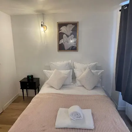 Chris Flat Aux Puces Ouen Paris Apartment *